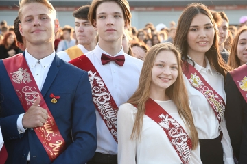 Казанда мәктәп тәмамлаучы меңнән артык укучы укудагы уңышлары өчен медаль алырга мөмкин Казанда мәктәп тәмамлаучы меңнән артык укучы укудагы уңышлары өчен медаль алырга мөмкин