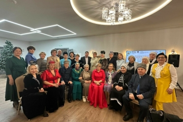 Казан кооператив институтының «Пар канатлар» бәйрәмендә үрнәк гаиләләрне бүләкләделәр